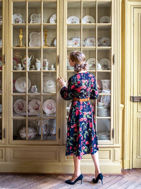 France Shopping, Stacie Flinner, Paris Packing, Simplon Orient Express, Avignon France, Blue And White Rug, Modern Preppy, Upholstered Walls, Spring Tablescapes