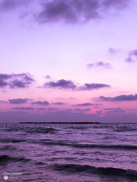 Light Purple Summer Aesthetic, Light Purple Sky Aesthetic, Purple Aethestic Wallpaper, Summer Aesthetic Purple, Lavender Sky Aesthetic, Purple Sea Aesthetic, Light Purple Sunset, Purple Beach Aesthetic, Purple Aesthetic Summer