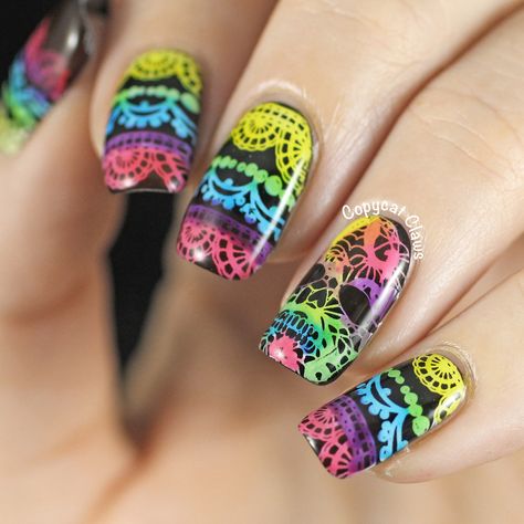 Papel Picado Nail Art, Dia De Los Muertos Nail Ideas, Sugar Skull Nail Art, Day Of The Dead Nails, Toenail Polish Designs, Sugar Skull Nails, Mexican Nails, Skull Nails, Nail Art Pictures