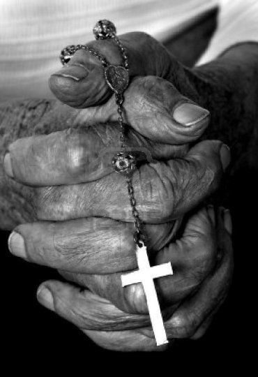 Christus Tattoo, Hand Photography, Ayat Alkitab, Holy Rosary, Hands Holding, Praying Hands, Old Hands, Old Woman, Foto Art