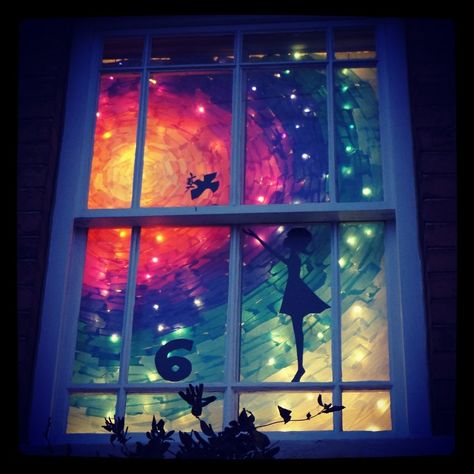 Christmas Advent Window Ideas, Advent Windows Ideas, Christmas Advent Window, Advent Window Ideas, Advent Windows, Christmas Chalkboard Art, Xmas Flowers, Window Crafts, Christmas Window Display