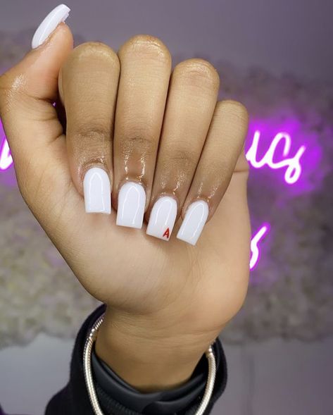 White Short Nails With Initial, White Nails With Initials Acrylic, Short Acrylic Nails With Initials, Square Short Acrylic Nails, Short Square Nails, White Acrylic Nails, Drip Nails, Colored Acrylic Nails, Short Square Acrylic Nails