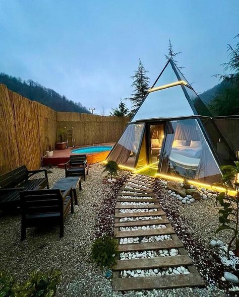 Modern-Architecture-Pics Contemporary Mountain Home, Unique Bedroom Design, Resort Ideas, Modernist Architects, Concrete House, Frame House, House Cabin, Unique Houses, A Frame House