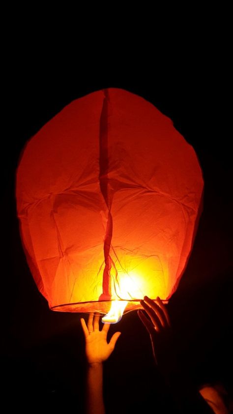 Sky Lanterns Quotes, Sky Lamp For Diwali, Sky Lanterns Aesthetic, Diwali Asethic Pic, Diwali Fake Snap, Sky Lanterns Wallpaper, Sky Lanterns Photography, Lantern Aesthetic, Lantern Photography