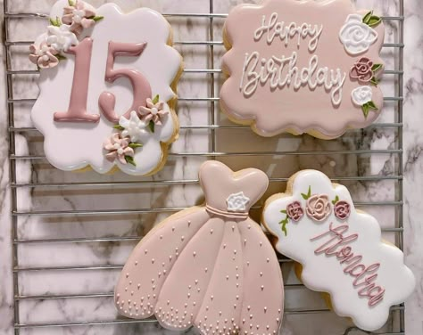 Quince Cookies Ideas, Quinceañera Treats, Quinceanera Cookies Decorated, Quinceanera Cookies, Quince Cookies, Quinceanera Masquerade, 15 Cookies, 16 Cookies, 15th Birthday Decorations