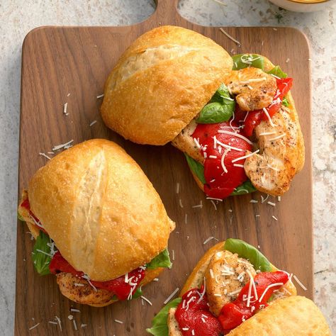 "I got the inspiration for this recipe when I knew my parents and in-laws were coming to see our new home," shares Kerry Durgin Krebs of New Market, Maryland. "My mother-in-law has food allergies, my father-in-law has some very specific food preferences and my parents appreciate light meals. I created this chicken sandwich with fresh basil for our lunch." Basil Sandwich, Quick Easy Lunch, Hot Sandwiches, Lunch Sandwiches, Potato Rolls, Burger Dogs, Chicken Sandwich Recipes, Sandwich Fillings, Hot Sandwich