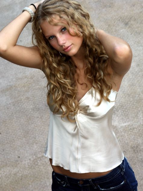 L Messi, My God, Curly Hair, Taylor Swift, Swift, Blonde, On Twitter, Hair