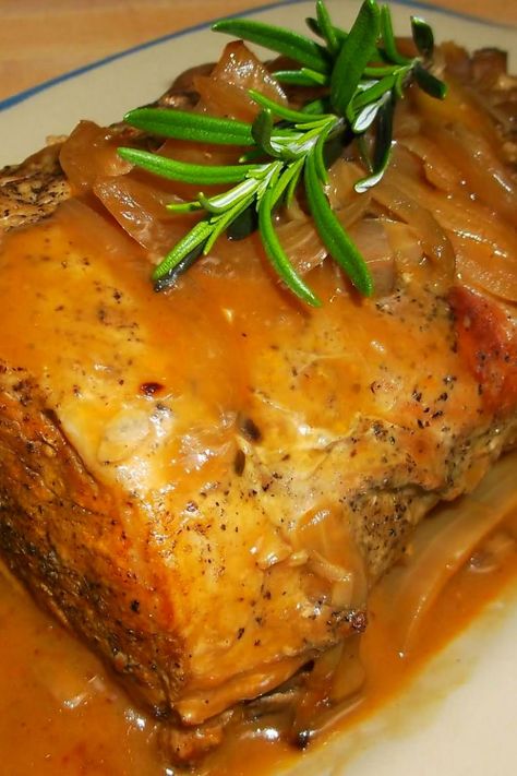 Pork Roast With Gravy, Roast With Gravy, Garlic Beef, Can Of Soup, Beef Pot Roast, Slow Cooked Pork, Good Roasts, Pot Roast Recipes, Boneless Pork