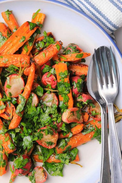 A simple herb-roasted carrots and radishes recipe. A flavorful blend of herbs elevates the natural sweetness of the vegetables, creating a dish that's both satisfying and nourishing. Perfect for anyone seeking a low-carb option packed with vibrant flavors. Herby Roasted Carrots And Radishes, Herb Roasted Carrots, Carrots And Radishes, Radishes Recipe, Current Recipes, Roasted Rainbow Carrots, Roasted Radishes, Radish Recipes, Sugar Free Maple Syrup