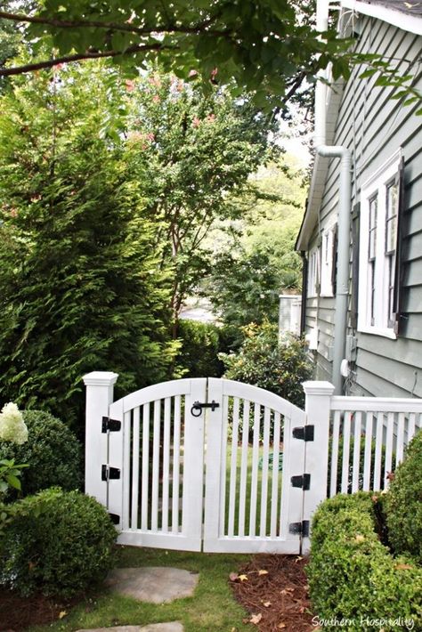 Side Yard Fence And Gate, Side Yard Fence Ideas, Side Yard Gates Ideas, Vinyl Gates Ideas, Side Yard Fence, Side Yard Gate, Backyard Fence Decor, Garden Gates And Fencing, Yard Gate