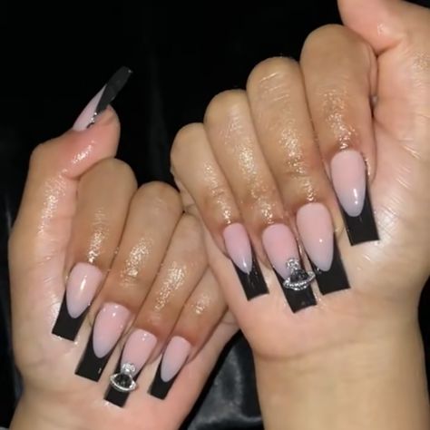 French Acrylic Nails With Gems, Black French Acrylic Nails, Nail Design Dark, Acrylic Nails With Gems, 18th Birthday Nails, Birthday Nails Black, Black Nail Design, Nails With Gems, Tapered Square Nails