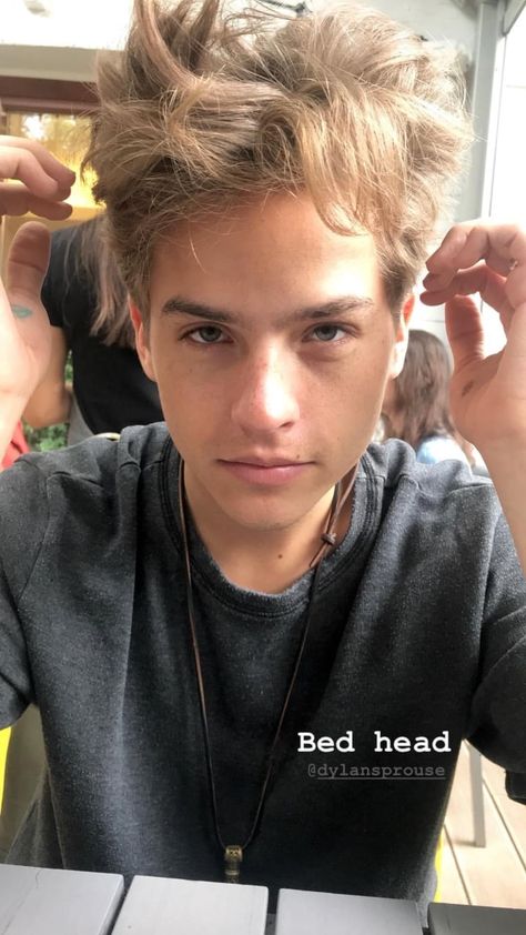 dylan sprouse Cole Sprouse Aesthetic, Cole Sprouse Wallpaper, Cole Sprouse Jughead, Riverdale Cole Sprouse, Dylan And Cole, Dylan Sprouse, Hams, Cole Sprouse, Barbara Palvin