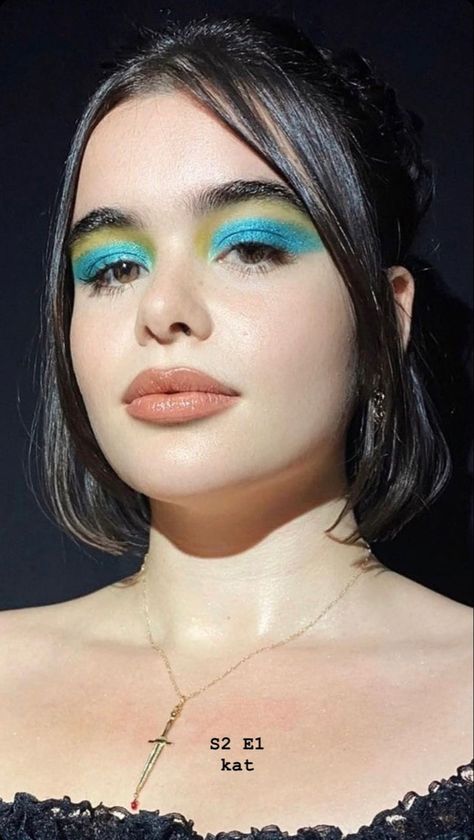 Euphoria Kat Make Up, Kat Euphoria Outfits, Kat Hernandez, Makeup Euphoria, Lilly Pulitzer Outfits, Day Makeup Looks, Barbie Ferreira, Magic Dress, Beautiful Eye Makeup