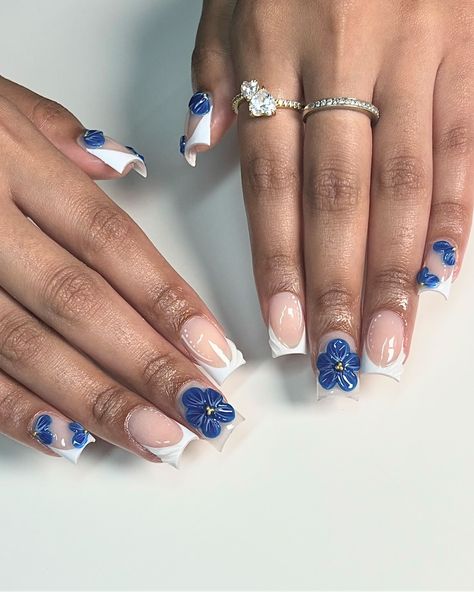 ig: clawsbychels Dark Blue Flower Nails, Navy Blue Short Nails, Navy Blue Nails Short, Dark Blue Nails Short, Navy Blue Nails Acrylic, Blue Flower Nails, Navy Blue Nail Designs, Royal Blue Nails Designs, Royals Nails