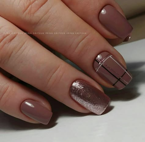 Nail Ideas Winter 2023, November Short Nails, Blue Negative Space Nails, Simple Nail Ideas Winter, Winter Nail Designs 2023, Short Square Acrylic Nails Winter, Brown Nude Nails, Brown Nail Designs, Plaid Nail Designs