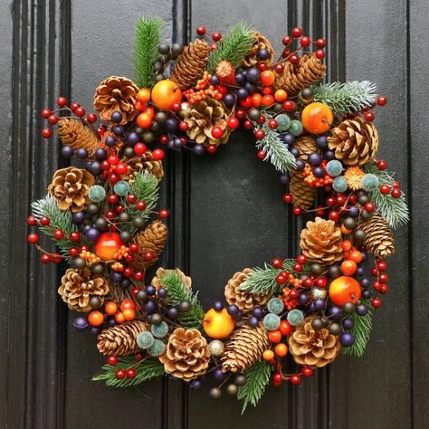 Autumn wreaths: 20 of the best to brighten up your front door Everlasting Wreath, Giant Wreath, Bright Forest, Forest Berries, Natural Christmas Wreaths, Traditional Decoration, Pine Leaf, Traditional Wreath, Forest Fruits