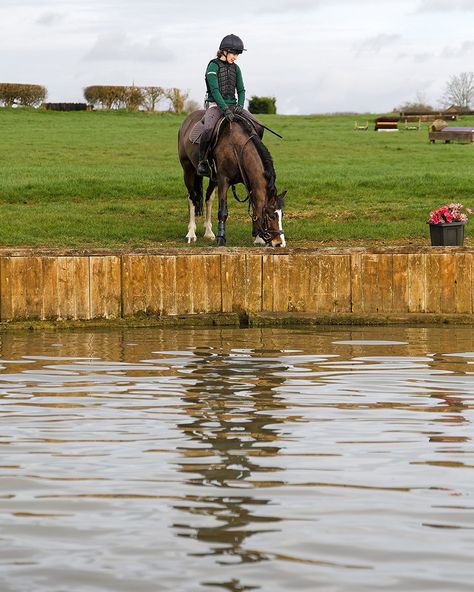 It just occurred to me that I never did share any of the portrait orientated images from the fab Jane Hussell Equestrian Training and Clinics camp at the awesome @miltonkeynesequestriancentre back in March, where I filled in for the lovely Emily / @calettophotography on the cross-country element. I'd forgotten how amazing that sky and light were when we were on the steps! 😍 As ever, massive thanks to everyone who made purchases 🙌 Looking forward to shooting my first SJ at MKEC for @hpequ... Equestrian Aesthetic Jumping, Cross Country Course Equestrian, Eventing Cross Country, Horse Jumping Distances, Crosscountry Horse Jumps, Dark Bay Horse Jumping, Fox Hunting, Hunter Jumper, Horse Aesthetic