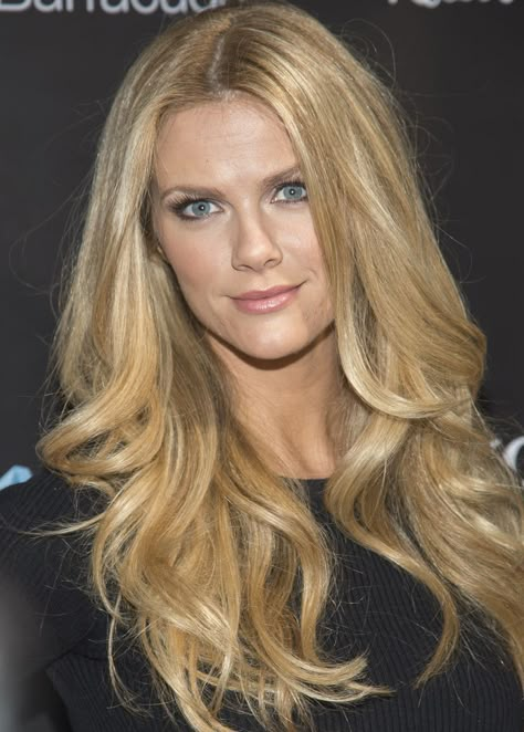 Brooklyn Decker hair by Bradley Irion Ellie Mcpherson, Brooklyn Decker Hair, Brooklyn Decker, Choppy Bob Haircuts, Beauty Hairstyles, Hairstyle Trends, Her Cut, Long Locks, Actrices Hollywood