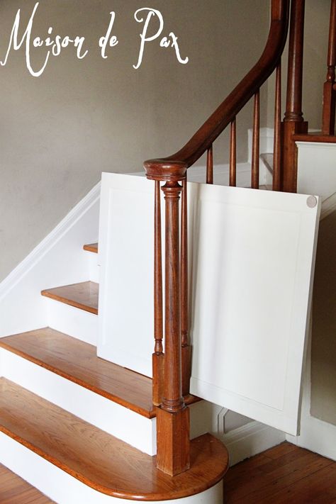 Banister Baby Gate, Patio Ideas For Dogs, Dog Gates For Stairs, Diy Dog Gate, Diy Gate, Baby Gate For Stairs, Diy Baby Gate, Open Trap, Stair Gate