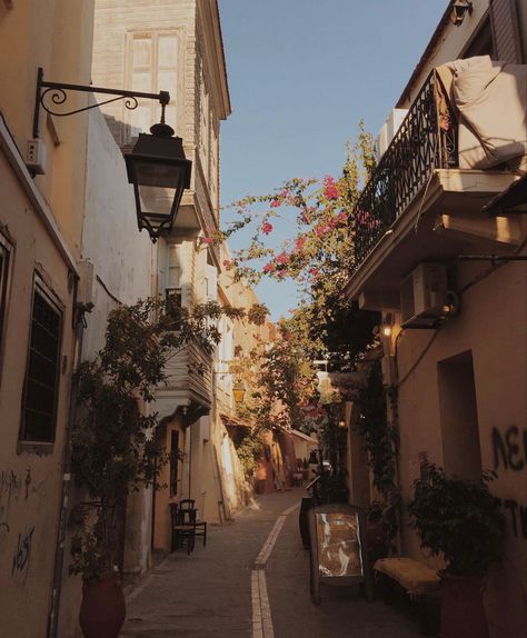 #greece #vibes #vintage90s #plants #wallpaper #viralpost #aesthetic #aestheticicon Vintage Greece Aesthetic, Greece Vibes, Plants Wallpaper, 70s Aesthetic, Dream Places, 90s Aesthetic, Aesthetic Vintage, Green Aesthetic, How Beautiful