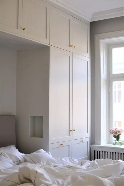 a neutral Scandinavian bedroom with neutral built in wardrobes that give a lot of storage space and a built in bed Built In Cupboards Bedroom, Small Bedroom Wardrobe, Wardrobe Design Ideas, Bedroom Built Ins, Bedroom Built In Wardrobe, Wardrobe Bed, Bedroom Cupboards, Built In Bed, Built In Cupboards