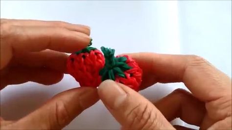 Loom Strawberry 3D Charm - How to make with loom  bands - English Video - sjaa - ShiaTV.net Rainbow Loom Strawberry, Loomband Charms, Rubber Band Bracelet Tutorial With Loom Crochet Hooks, Rainbow Loom Flower Charm, Clover Mini Weaving Loom, Rainbow Loom Bracelets, Loom Bands, Rainbow Loom, Loom Bracelets