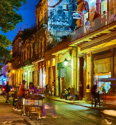 https://flic.kr/p/Rj6AtH | Cuba | Havana at night Salsa Aesthetic, Cuba Aesthetic, Cabaret Goth, Cuba City, Havanna Cuba, Cuba Photos, Cuba Havana, Visit Cuba, Town Building