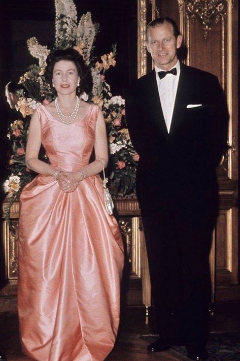 1963 Queen Elizabeth and Duke of Edinburgh Coronation Dress, London Queen, Prinz Charles, Rainha Elizabeth Ii, Royal Family England, Reine Elizabeth, Elisabeth Ii, Princess Elizabeth, Evolution Of Fashion