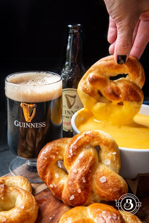 Guinness Recipes, Wine Gallery, Beer Cheese Fondue, Beer Cheese Sauce, Beer Pretzels, Beer Sauce, Beer Cheese Dip, Dive Bars, Cooking With Beer