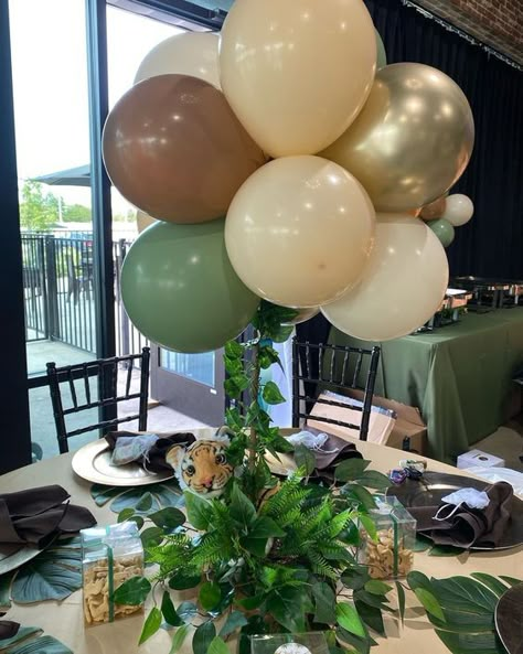 Jungle Balloon Centerpieces, Jungle Baby Shower Theme Centerpieces, Safari Balloon Centerpieces, Tarzan Baby Shower Ideas, Safari Centerpieces Baby Shower Ideas, Jungle Centerpieces Ideas, Wild One Centerpieces, Jungle Theme Centerpieces, Safari Baby Shower Boy Centerpieces