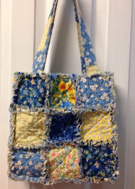 Rag quilt bag #4 Quilted Bag Patterns Free, Rag Quilt Purse, Quilted Bag Patterns, Handbag Business, Rag Quilt Tutorial, Homemade Bags, Quilt Bag, Rag Quilts, Scrap Fabric Projects