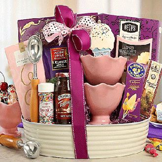 Ice Cream Gift Basket Ideas, Ice Cream Basket, Tricky Tray Basket Ideas, Tricky Tray Ideas, Ice Cream Gift Basket, Tricky Tray Baskets, Raffle Prize Ideas, Silent Auction Basket Ideas, Silent Auction Basket