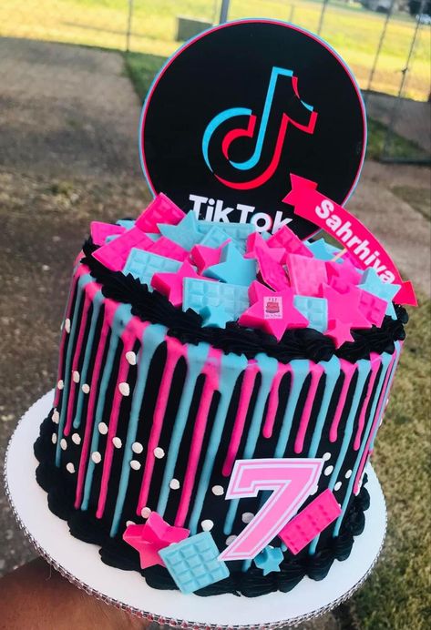 Tik Tok Theme Cake, Tiktok Cakes Ideas, Tik Tok Birthday Cake Ideas, Tiktok Birthday Cake Ideas, Tiktok Theme Birthday Party, Tiktok Theme Cake, Tiktok Cake Ideas, Tik Tok Birthday Cake, Tiktok Birthday Cake