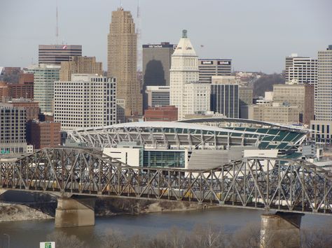 Paul Brown Stadm - Cincinnati Bengals. Paul Brown Stadium, Paul Brown, Nfl Stadiums, Cincinnati Bengals, Nfl Teams, Green Bay Packers, Green Bay, Cincinnati, New York Skyline