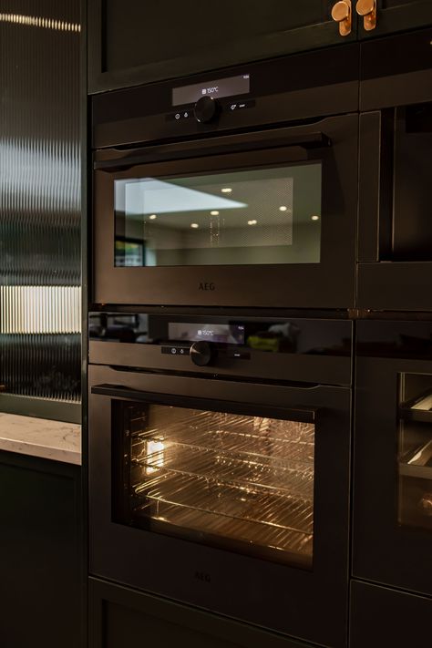 Matt Black Collection Integrated Combi Microwave Oven from AEG (Located at the Top) Marble Look Quartz, Integrated Oven, Green Kitchens, Black Oven, Black Ovens, Quartz Worktops, Engineered Quartz, Black Appliances, Induction Hob