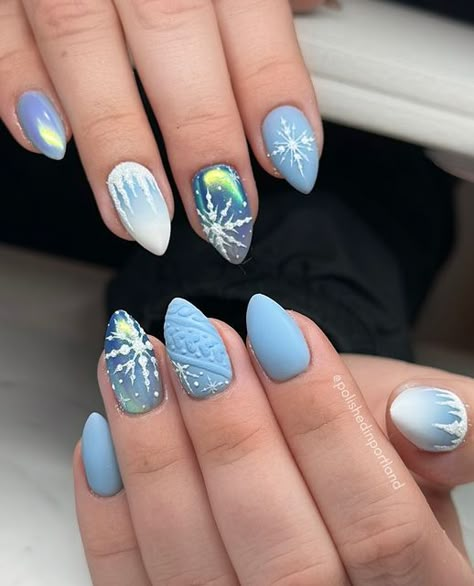 Frozen Nails, Blue Christmas Nails, Nail Art Designs For Beginners, Snowflake Nail Design, Winter Nail Ideas, Nail 2023, Light Nails, Sweater Nails, Winter Blue