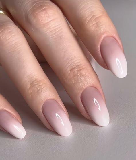 Colour Ombre Nails, Classy Oval Nails, Manicure Degrade, Nude Nail Extensions, Classy Ombre Nails, Ambre Nails Ombre, Dark Ombre Nails, Blue Nails Almond, Ambre Nails