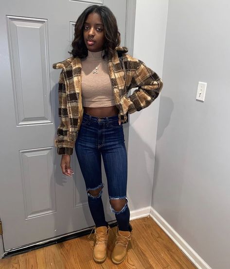 Halloween Costumes With Timberlands, Outfit With Black Timberlands For Women, Cute Winter Fits Black Women, Outfits For Timberland Boots For Women, Timbs Outfits Women Fall, Timberland Boots Outfit Black Woman, Black Timberlands Outfits Women, Fall Outfits With Timberland Boots, Timberland Boots Outfit Fall