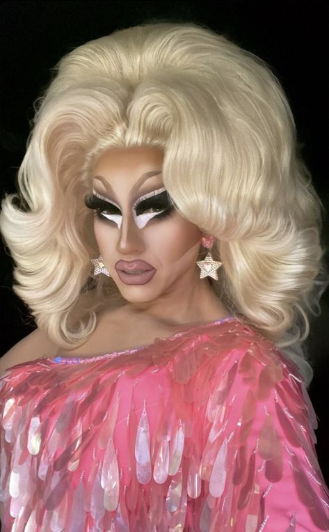 Drag Wigs, Drag Make-up, Rupaul Drag Queen, Trixie Mattel, Drag Queen Makeup, Punk Makeup, Trixie And Katya, Pride Makeup, Drag Makeup