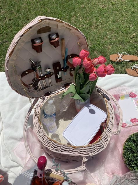 A picnic basket, perfectly packed for a lovely day outdoors, complete with tulips and a touch of charm. ✨ Heart Picnic Basket, Pink Picnic, Picnic Engagement, A Picnic, Lovely Day, White Heart, Summer 2024, Picnic Basket, Pretty Pictures