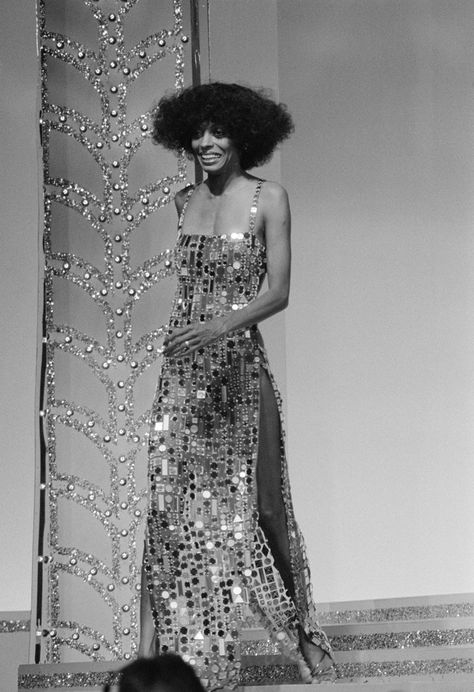 Diana Ross Vintage Outfits Trending Now - Essence Diana Ross Outfits, Ross Outfits, Studio 54 Fashion, Studio 54 Outfits, Moda Disco, 70s Fashion Disco, 1970s Glam, Studio 54 Party, 70s Glam