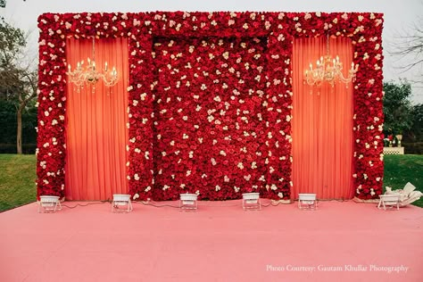 Wedding Decorations Stage Backgrounds, Hindu Wedding Decorations Simple, Tilak Stage Decoration, Wedding Decor Stage Backgrounds, Reception Flower Decoration, Haldi Setup Decor Outdoor, Indian Wedding Stage Decoration Simple, Marriage Reception Decoration, Wedding Hall Decorations On A Budget