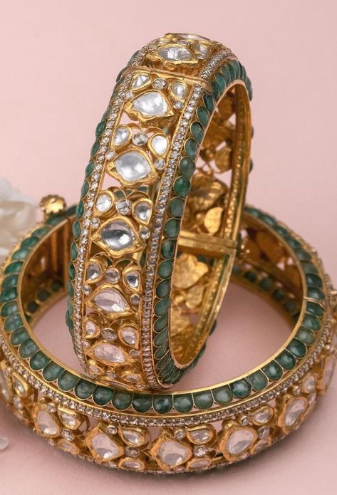 Jadau Kada Design, Patla Bangles Gold, Jadtar Ring, Jadtar Bangles, Jadau Kada, Gold Jewelry Prom, Gold Bridal Jewelry, Jadau Jewellery, Bridal Jewelry Sets Brides