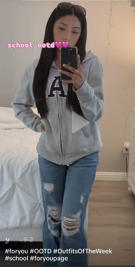 Outfits With Gap Hoodie, Gap Sweater Outfit, Latina Fits, Latina Outfit, Ripped Jeans Outfit, Everyday Fits, Gap Hoodie, Latina Fashion Outfits, Latina Fashion