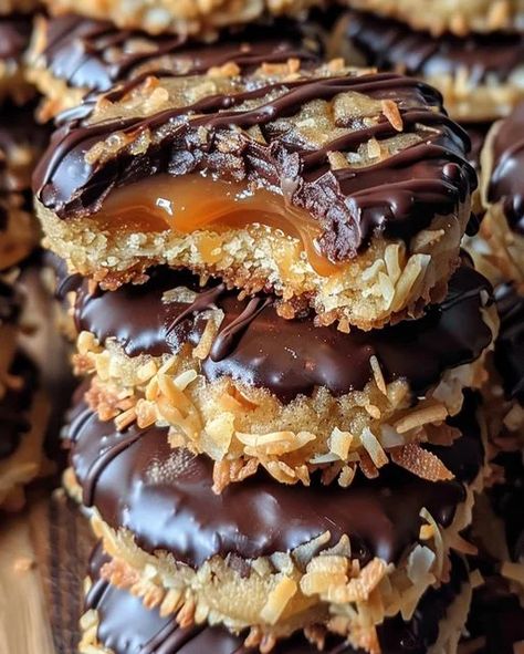 Coconut Chocolate Cookies, Chocolate Chip Coconut Cookies, Coconut Caramel Cookies, Caramel Coconut, Coconut Chocolate, Coconut Caramel, Caramel Cookies, Coconut Cookies, Unsweetened Coconut