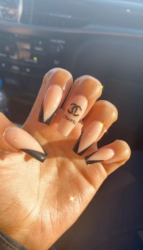 Nails Acrylic Chanel, Channel Nails Designs Chanel, Designer Nails Chanel, Designer Nails Dior, Chanel Nails Design Classy, Black Chanel Nails, Coco Chanel Nails Design, Chanel Acrylic Nails, Coco Chanel Nails