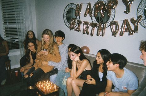 Disposable Camera Aesthetic Birthday, Friends Disposable Camera, 18th Birthday With Friends, Birthday Disposable Photos, Disposable Camera Party Pictures, Birthday Film Pictures, Birthday Film Aesthetic, Disposable Camera Aesthetic Party, Birthday Friends Aesthetic