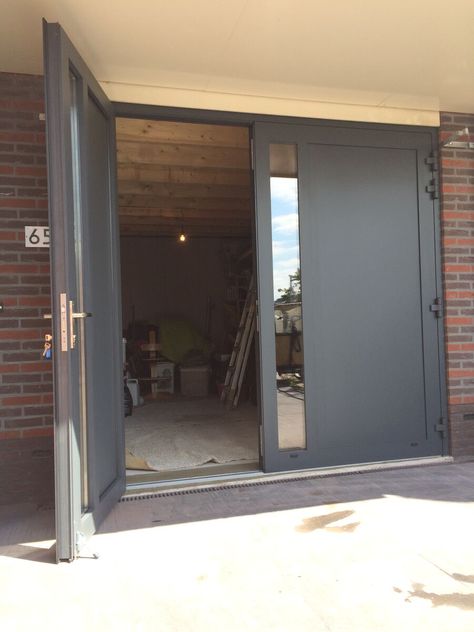 Openslaande deuren RAL 7016 - Amersfoort Garage Renovation, Mews House, Garage Office, Door Gate Design, Garage Conversion, Main Door Design, Door Gate, Windows Doors, Gate Design