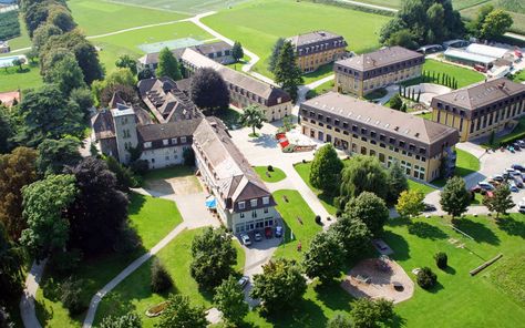 Inside the most expensive boarding school in the world Le Rosey, the £80,000-a-year Swiss Institute, is attempting to attract British students Expensive School, Boarding School Dorm, Boarding School Aesthetic, Academic Aesthetic, School Campus, School Rules, Dream School, School Building, Boarding School