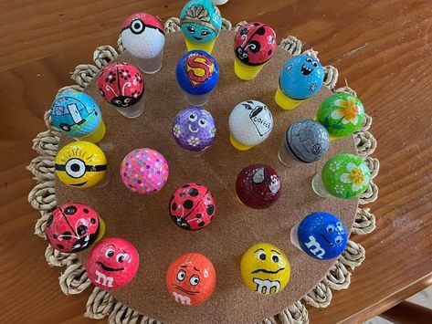 Painting Golf Balls, Drawing On Golf Ball Ideas, Golf Ball Designs Sharpie, Painted Golf Balls, Golf Ball Painting, Rock Games, Ball Painting, Everyday Crafts, Golf Ball Crafts